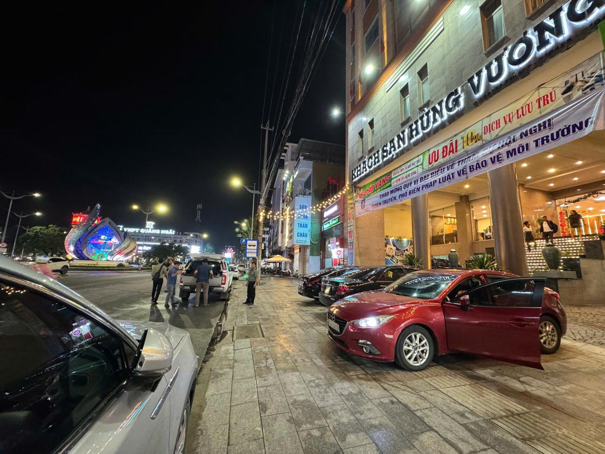 Khach San Hung Vuong Quang Ngai Exterior foto